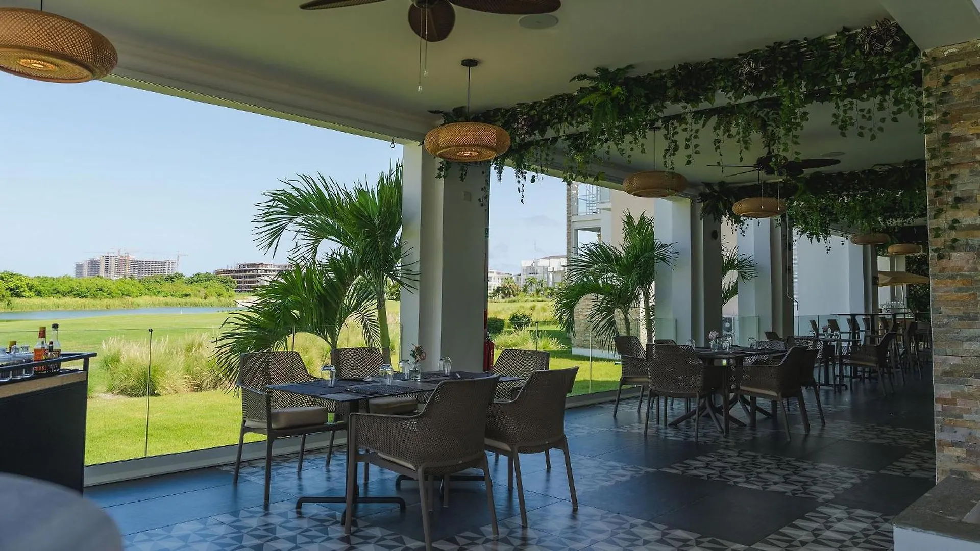 הקונטקטים של Luxury Condo With Golf Cart Included In Cana Pearl